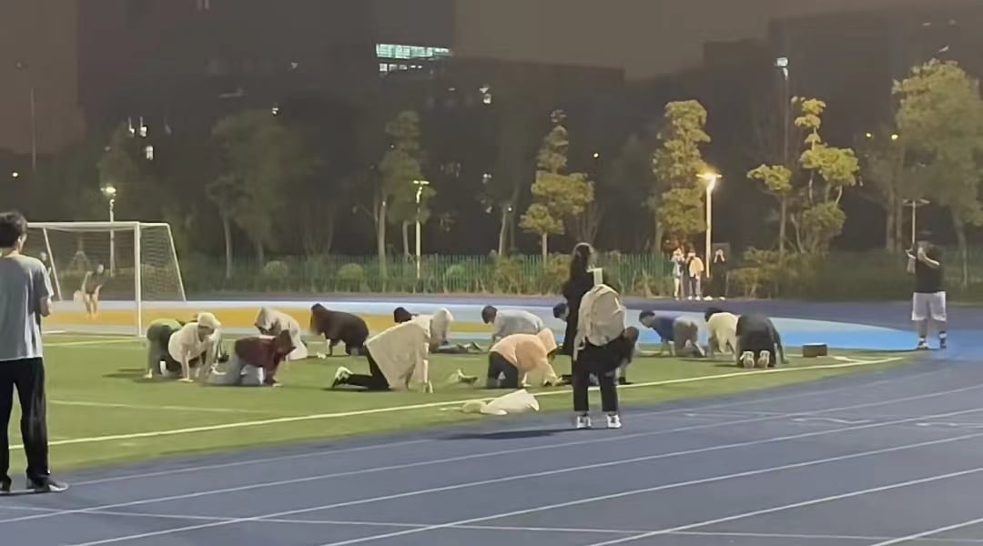 Crawling workout, Crawling exercise, campus crawling