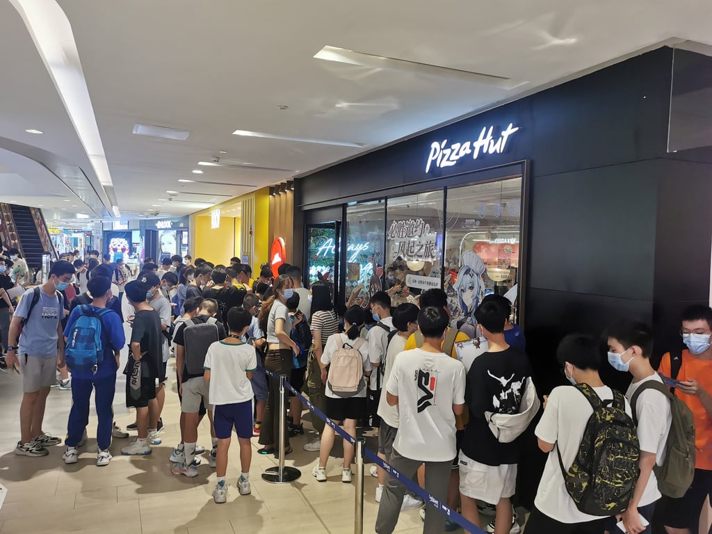 lines outside pizza hut genshin impact collab china