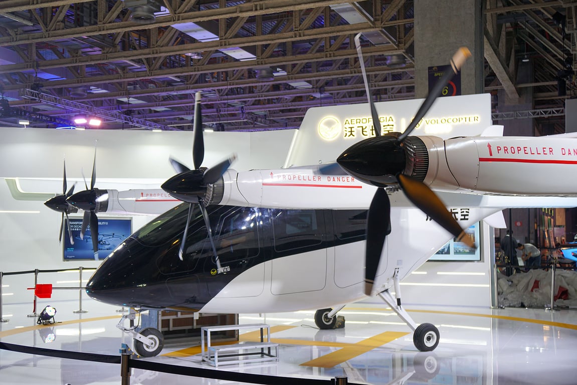 The front four propellers can tilt for forward motion.