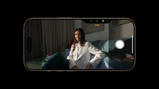 Camera iPhone 16 Pro în utilizare