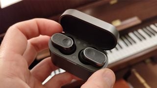 Căști intraauriculare cu anulare a zgomotului: Philips Fidelio T2