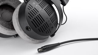 Căști cu fir peste urechi: Beyerdynamic DT 900 Pro X