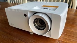 Proiector home cinema: Optoma UHZ66