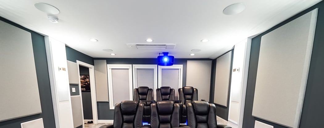 Vedere frontală a locurilor de home cinema