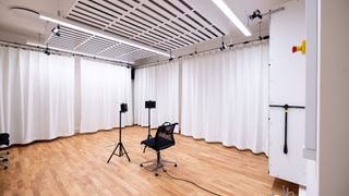 Cameră de acustică flexibilă în laboratoarele Jabra