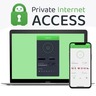 Private Internet Access pe un laptop și smartphone