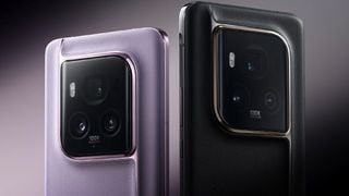 Honor Magic 6 Ultimate în negru și mov