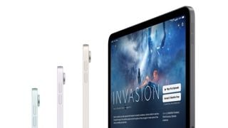 Toate cele patru versiuni ale Apple iPad Air de 13 inchi, fotografiate pe un fundal alb