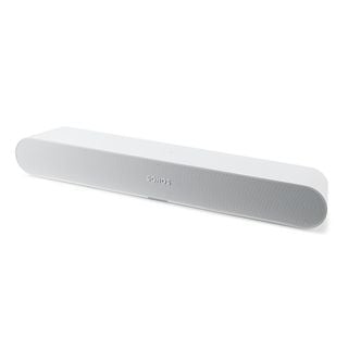 Un soundbar alb Sonos Ray pe un fundal alb.