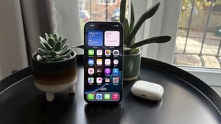 smartphone Apple iPhone 16 Pro