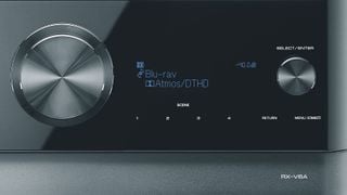 Imagine frontală a unui receptor AV Yamaha RX-V6A