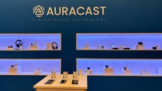 Demonstrație Auracast cu produse audio pe rafturi