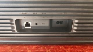 Difuzor wireless JBL Authentics 300 spate arătând conexiunile