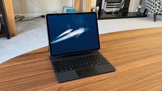 Tabletă: Apple iPad Pro 12.9 Generația a 6-a