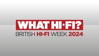 Logo-ul Săptămânii Hi-Fi Britanice 2024 de la What Hi-Fi? pe fundal gol