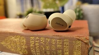 Căști intraauriculare cu anulare a zgomotului: Jabra Elite 10