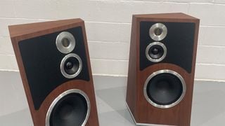 Boxe de podea Audiovector Trapeze Reimagined