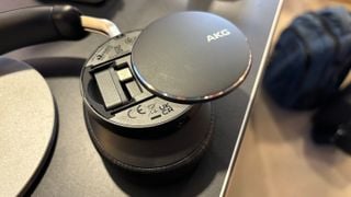 AKG N9 Hybrid în negru