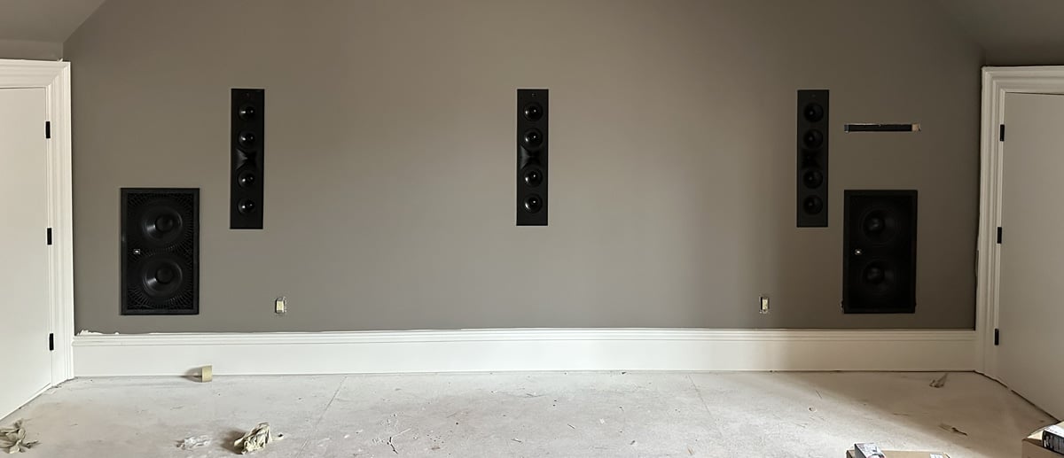 Instalare de boxe în perete