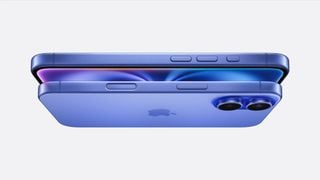 iPhone 16 albastru pe un fundal alb