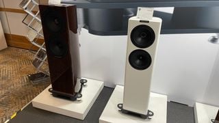 Boxele Fyne Audio F703SP și F702