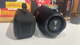 JBL Xtreme 4 lângă Bose SoundLink Max