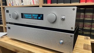 Preamplificator/amplificator de putere: Leema Acoustics Neutron/Graviton