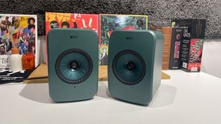 Boxe de tip standmount: KEF LSX II LT