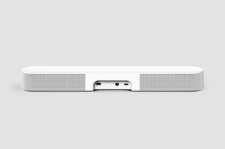 Panoul din spate al Sonos Beam Gen 2 pe un fundal gri