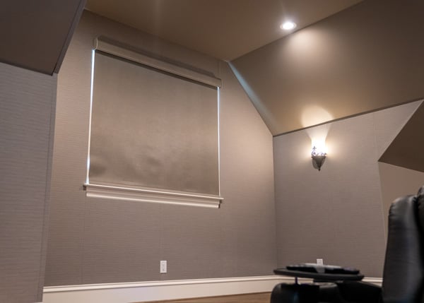 Jaluzele opace pentru ferestre de home cinema