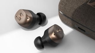 Sennheiser Momentum Wireless 4 cu carcasa de încărcare