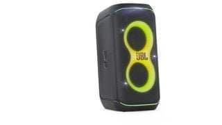 JBL PartyBox Club 120 pe un fundal alb