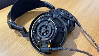 Căști cu spate deschis: Yamaha YH-5000SE