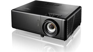 Optoma UHZ55 pe un fundal alb