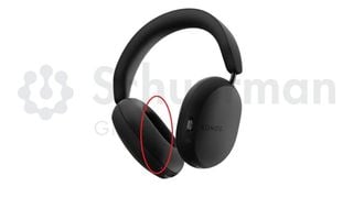 Sonos Ace pe un fundal alb, cu filigran