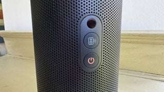 Proiector portabil Anker Nebula Capsule 3 detaliu panou de control