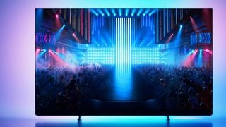 Philips OLED909 Ambilight TV cu un concert pe ecran