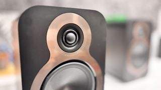 Boxe de raft Q Acoustics 3020c, detaliu focalizat pe tweeter