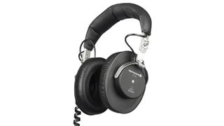 beyerdynamic DT 48 pe un fundal alb