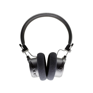 Grado GW-100X pe fundal alb