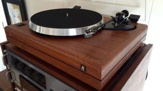Pick-up-ul AR de la Acoustic Research. Imagine via Vinyl Engine
