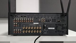 Amplificator de home cinema: JBL Synthesis SDR-38