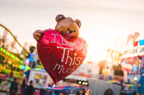 a balloon shaped like a bear with a heart shaped balloon