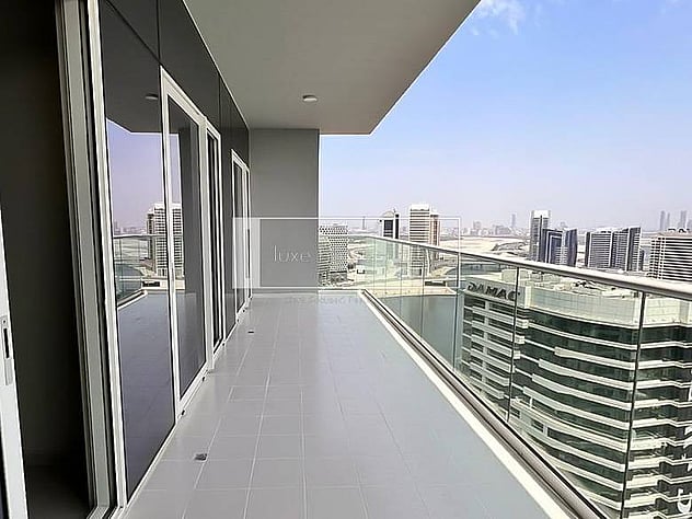 Canal Views | Elegant 2BR | Prime Location