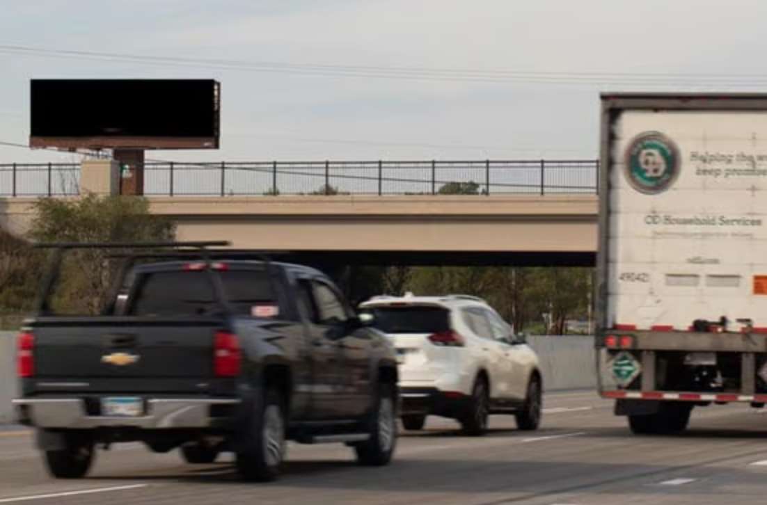 I-35W N/O 85th Ave NE W/L F/S Media