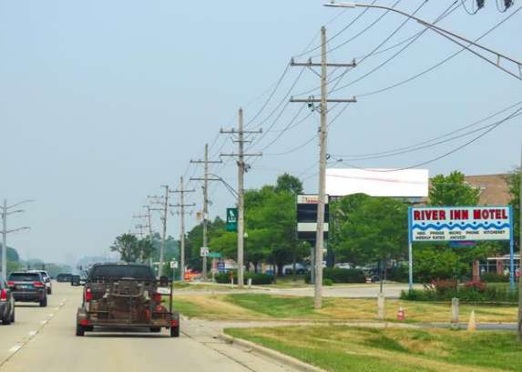 Location photo for Northwest Hwy near STONE HILL CENTER (Fox River Grove)