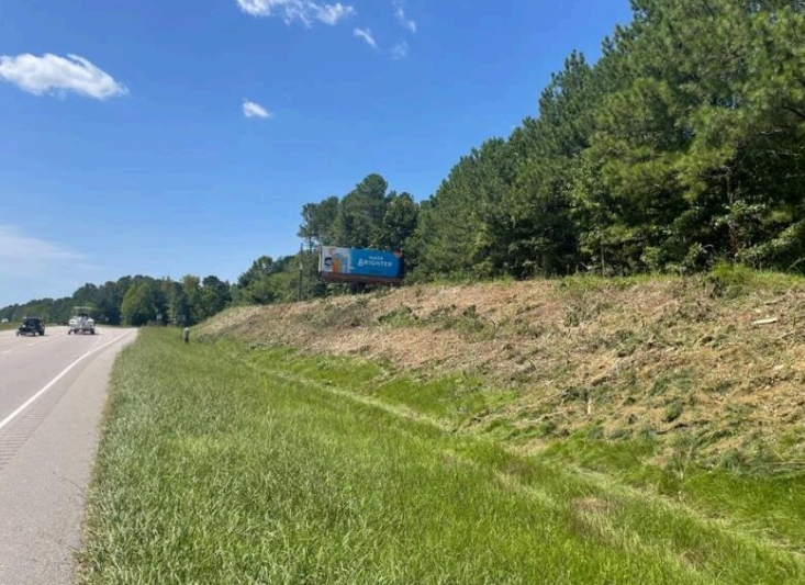 6000 US 1N 220 ft N/O LAKE LODGE RD. WS Media