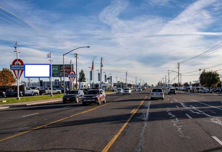 McHenry Avenue 1000.00 ft N/O Bangs Avenue E/S F/N Media