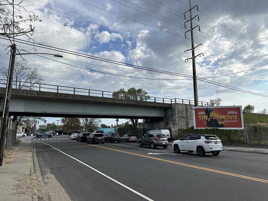 Bellmore: Merrick-Newbridge Rd, just north of Sunrise Hwy., facing north Media