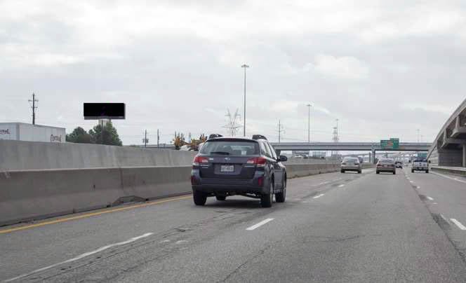 I-35E 525' N/O Frankford Road E/S F/N Media